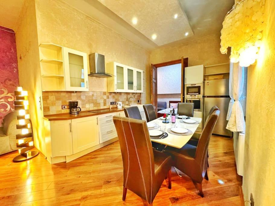 Ultra Central Apartment / 10 Ppl Budapest Esterno foto