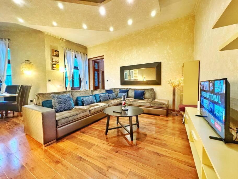 Ultra Central Apartment / 10 Ppl Budapest Esterno foto